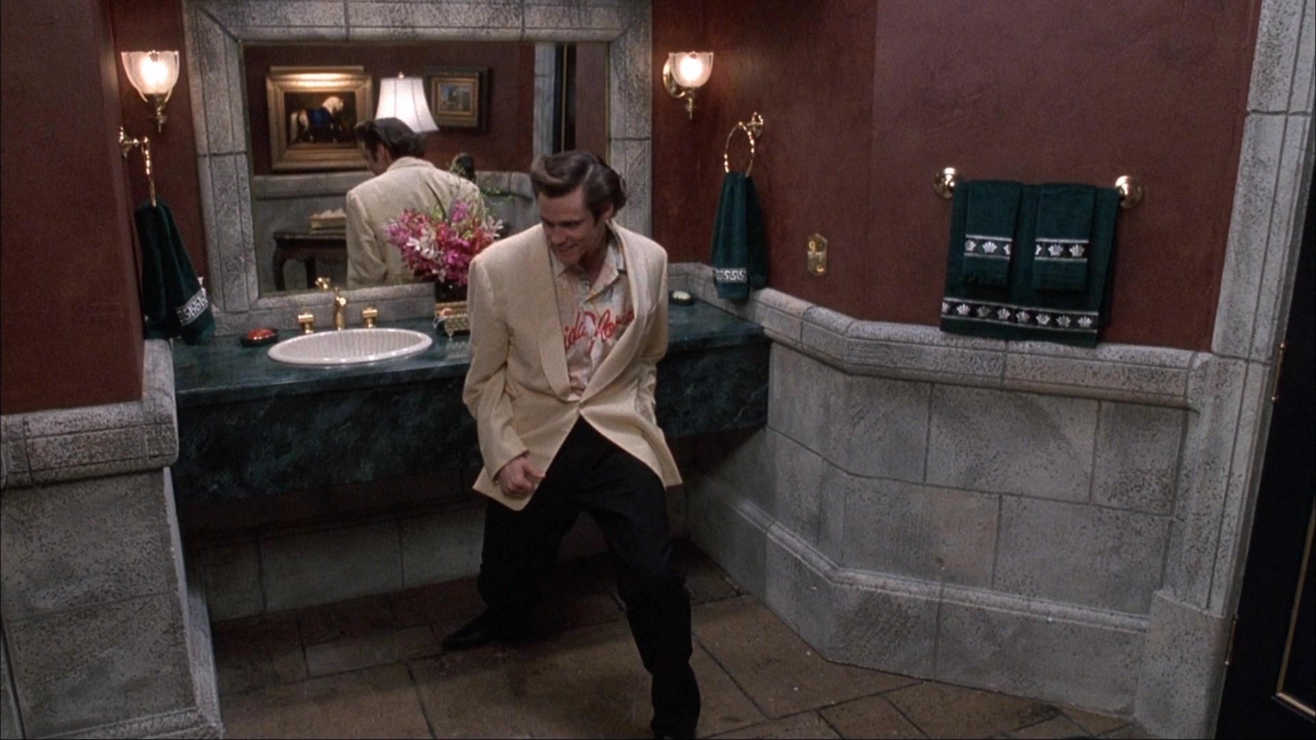 Ace Ventura: Pet Detective (1993), wide, 1.78:1 — film still
