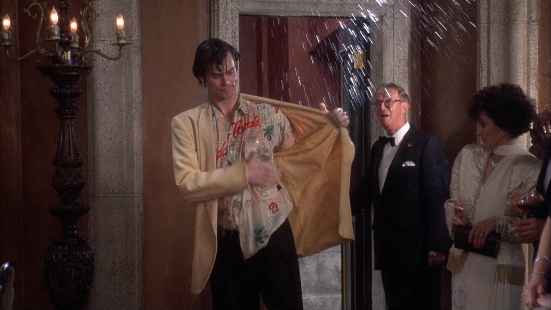 Ace Ventura: Pet Detective (1993), wide, 1.78:1 — film still