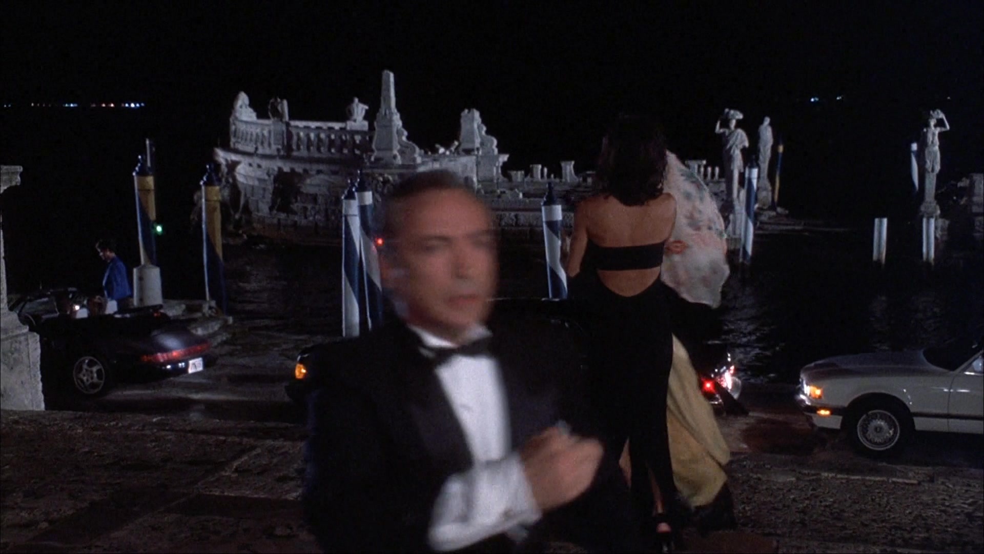 Ace Ventura: Pet Detective (1993), wide, 1.78:1 — film still