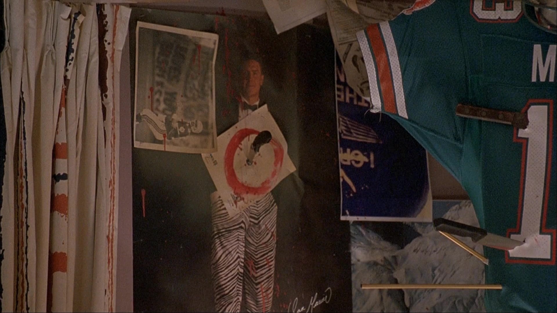 Ace Ventura: Pet Detective (1993), wide, 1.78:1 — film still
