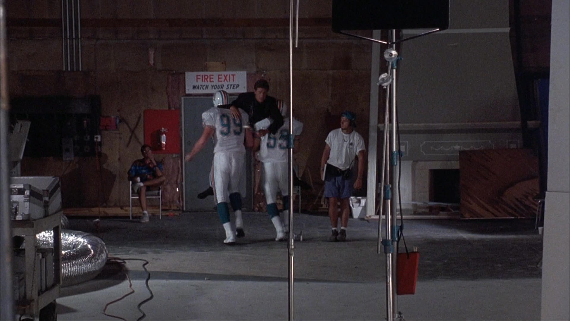 Ace Ventura: Pet Detective (1993), wide, 1.78:1 — film still