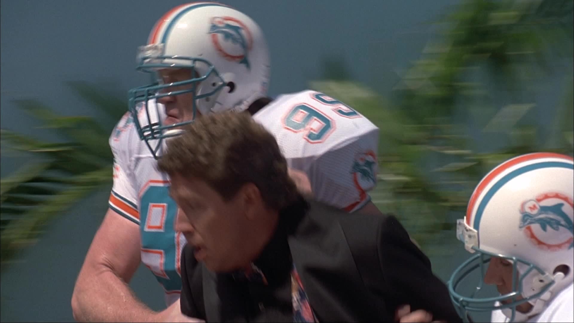 Ace Ventura: Pet Detective (1993), wide, 1.78:1 — film still