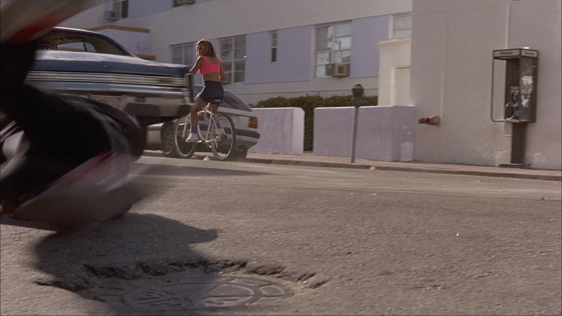 Ace Ventura: Pet Detective (1993), wide, 1.78:1 — film still