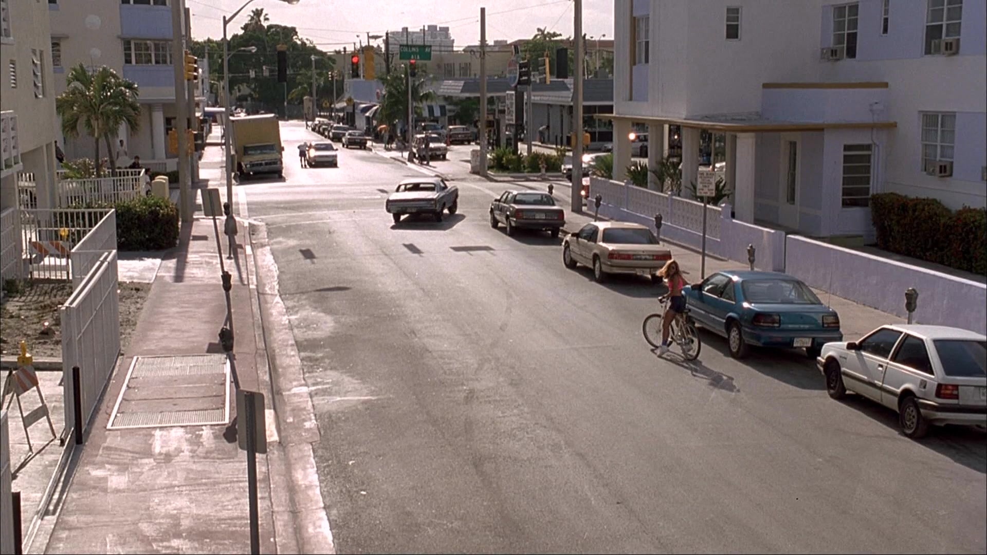 Ace Ventura: Pet Detective (1993), wide, 1.78:1 — film still