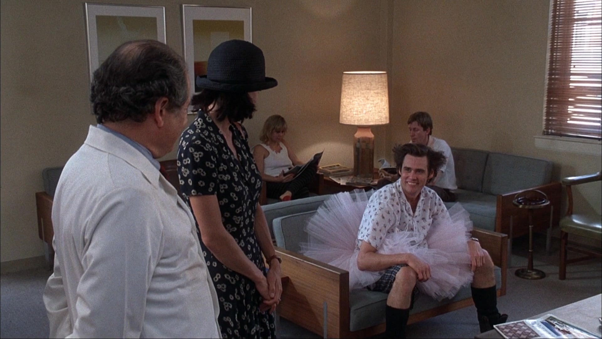 Ace Ventura: Pet Detective (1993), wide, 1.78:1 — film still