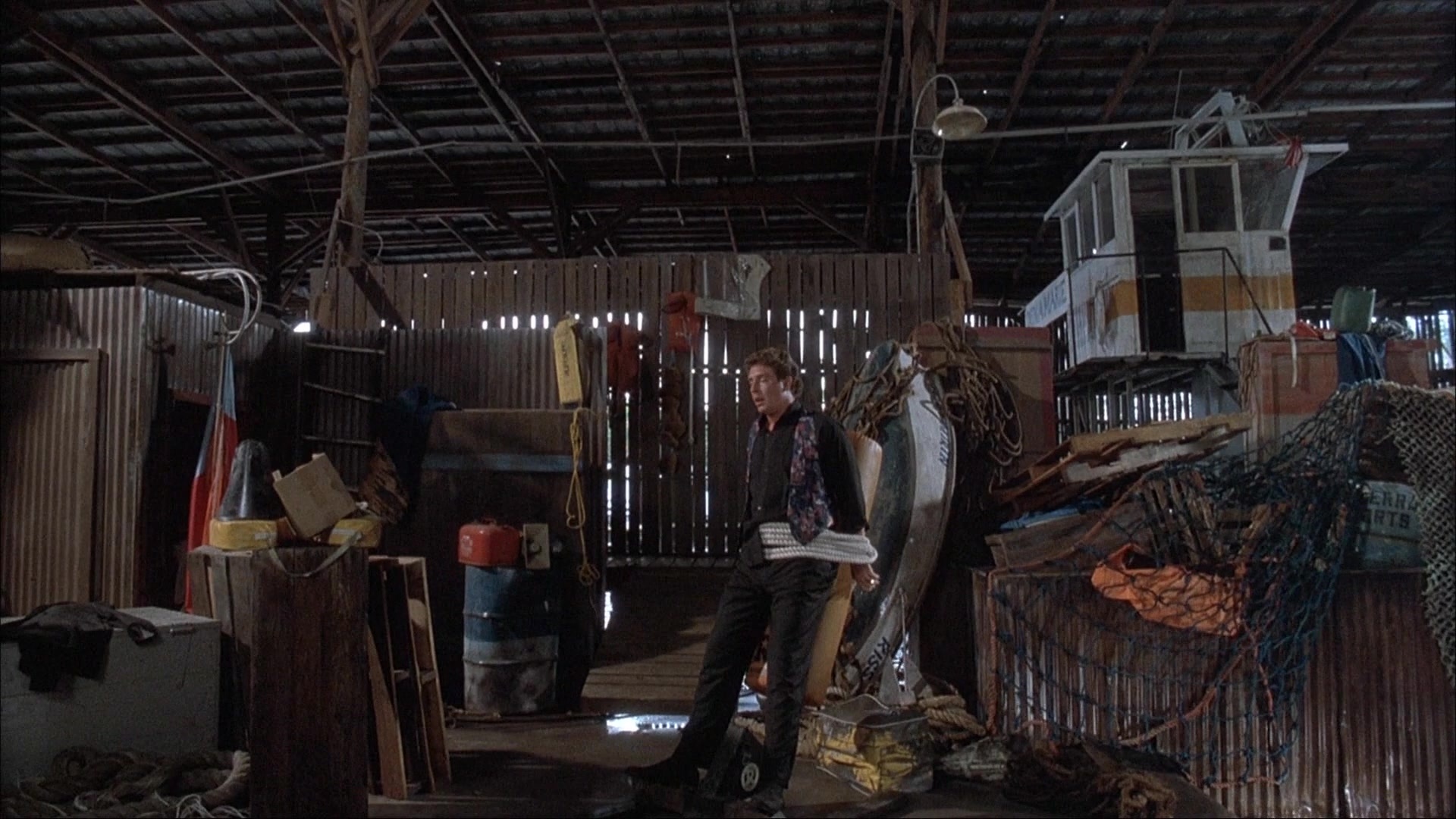 Ace Ventura: Pet Detective (1993), wide, 1.78:1 — film still
