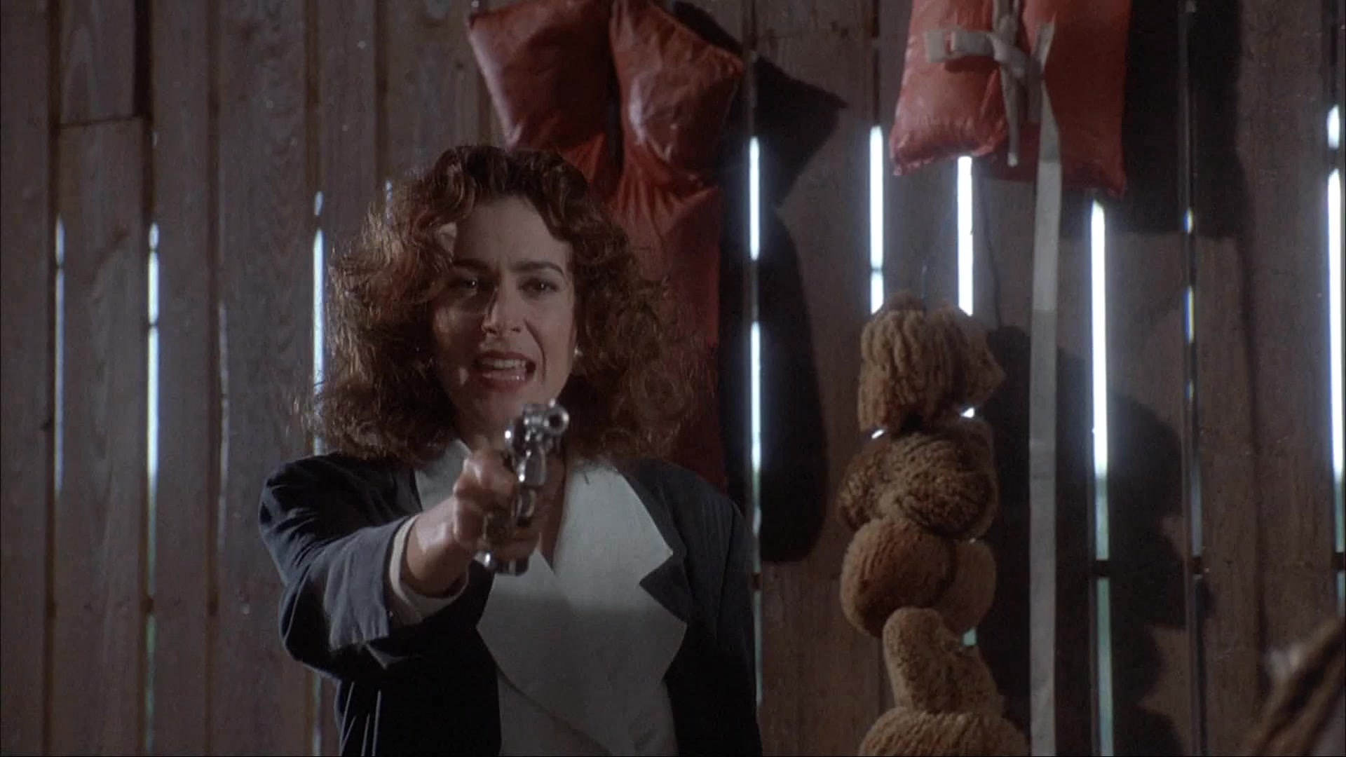 Ace Ventura: Pet Detective (1993), wide, 1.78:1 — film still