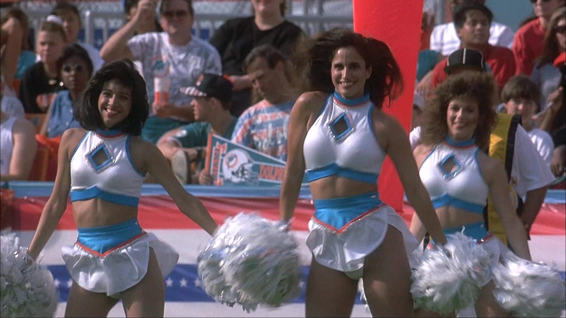 Ace Ventura: Pet Detective (1993), wide, 1.78:1 — film still