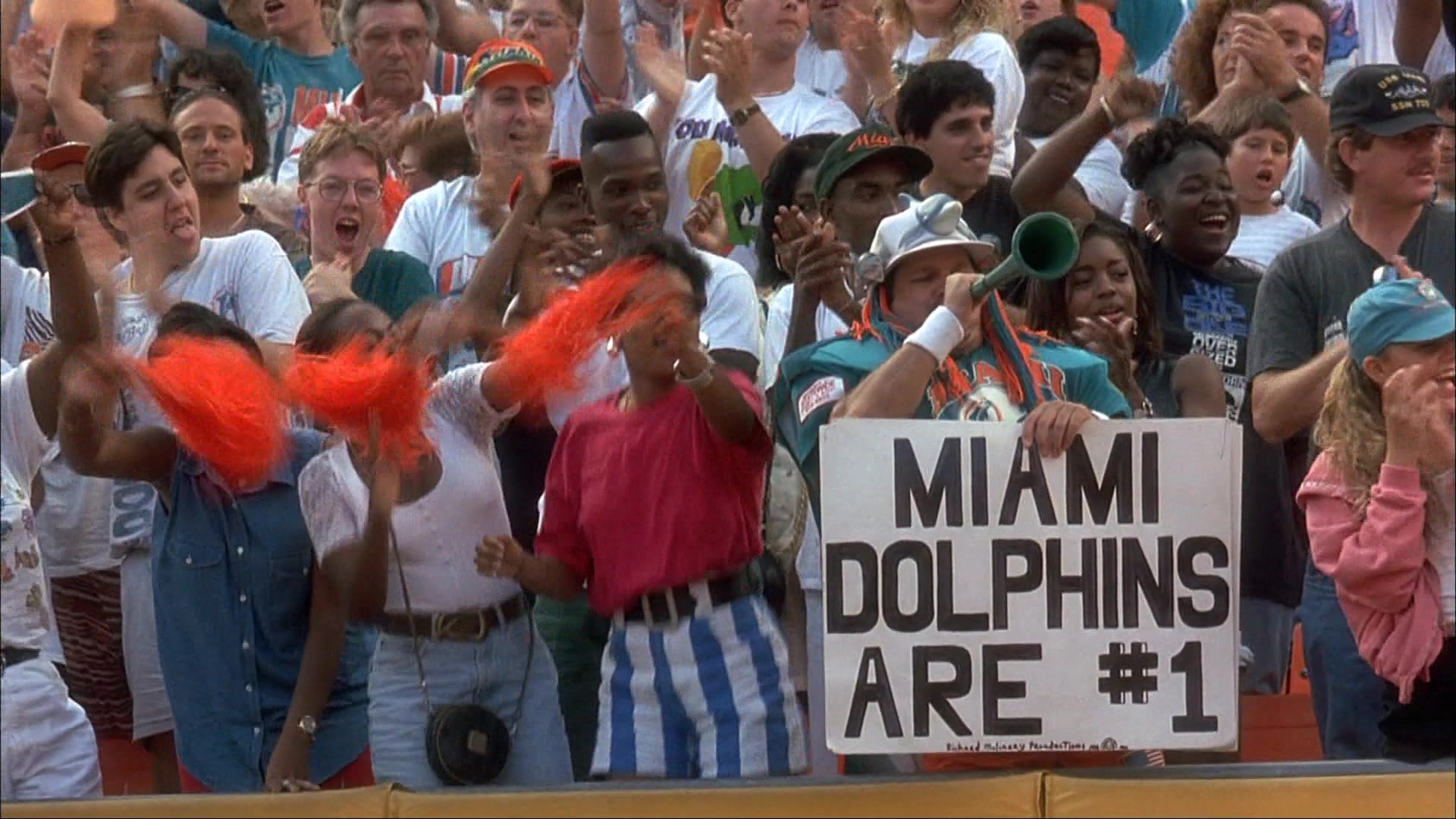 Ace Ventura: Pet Detective (1993), wide, 1.78:1 — film still