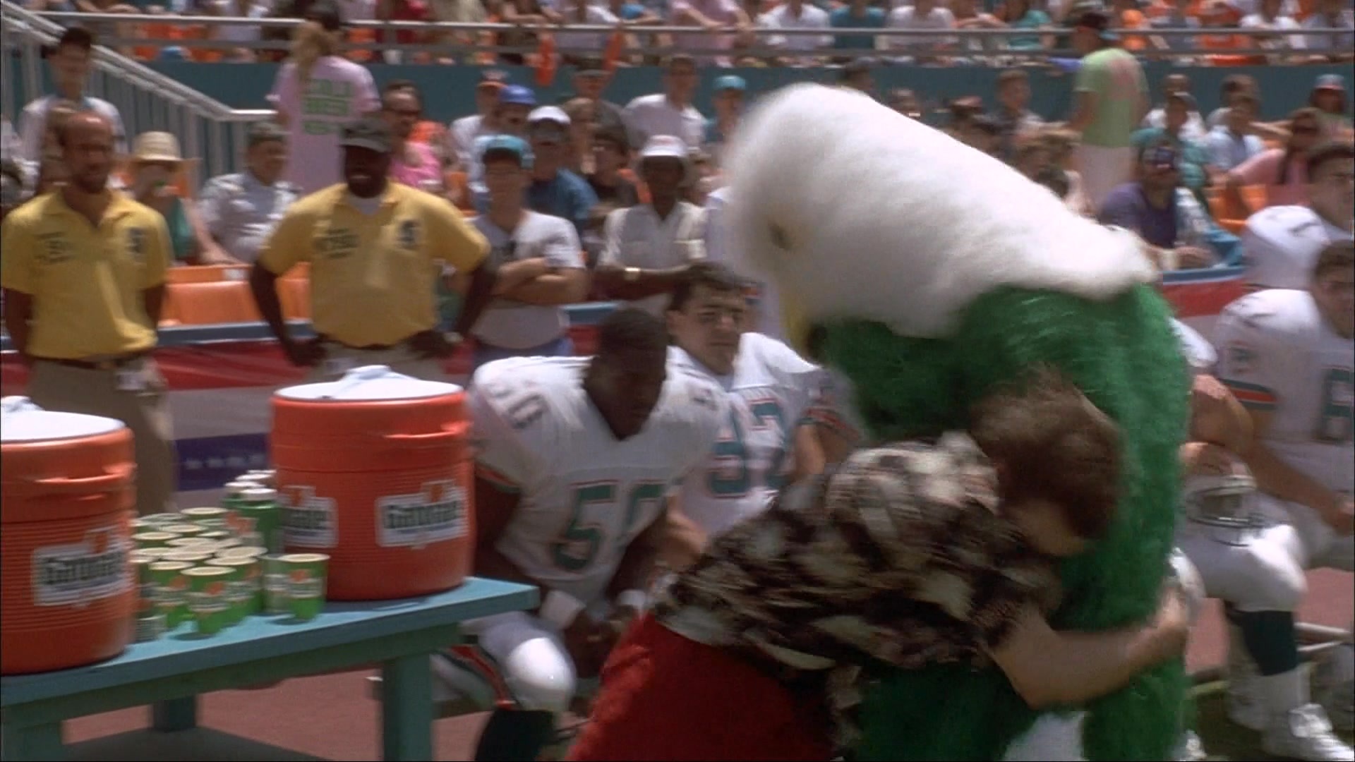 Ace Ventura: Pet Detective (1993), wide, 1.78:1 — film still