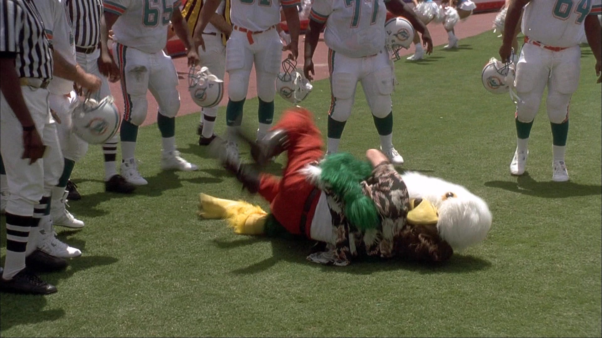 Ace Ventura: Pet Detective (1993), wide, 1.78:1 — film still