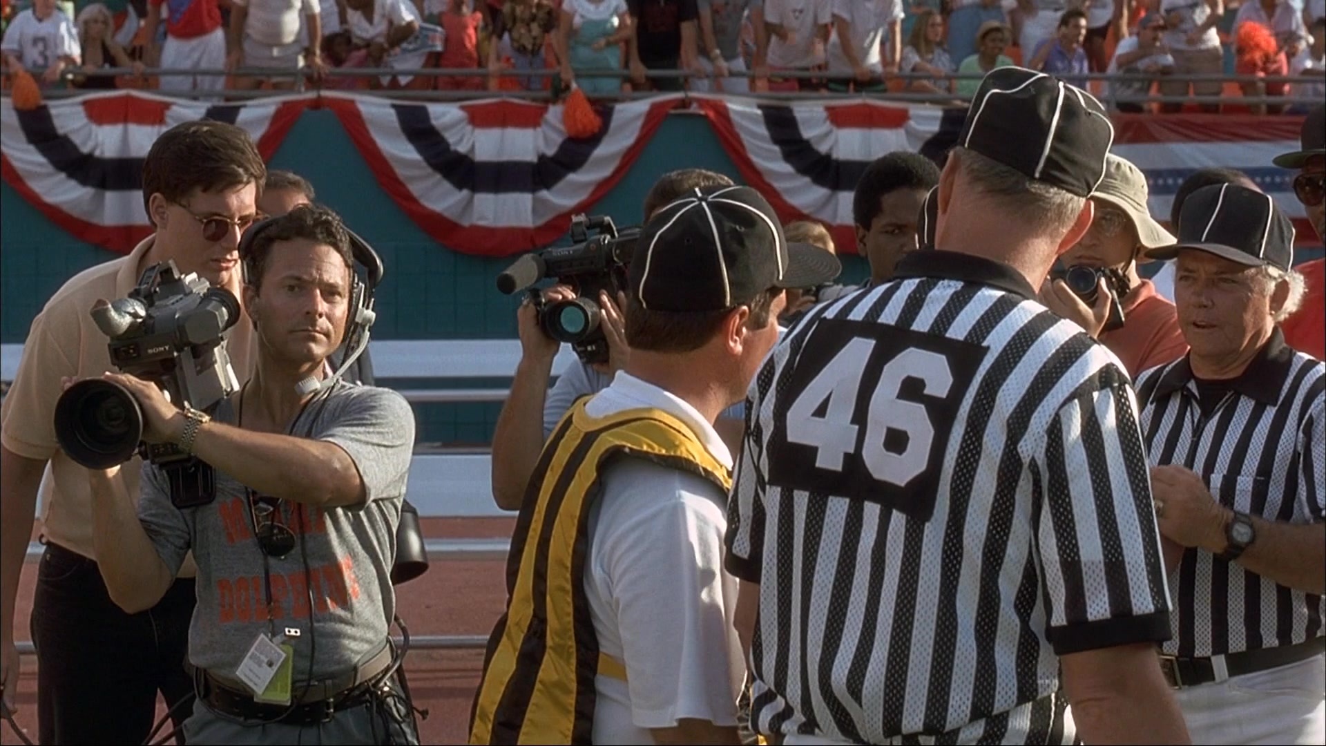 Ace Ventura: Pet Detective (1993), wide, 1.78:1 — film still