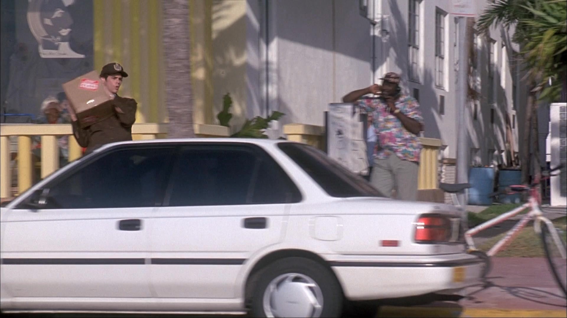 Ace Ventura: Pet Detective (1993), wide, 1.78:1 — film still