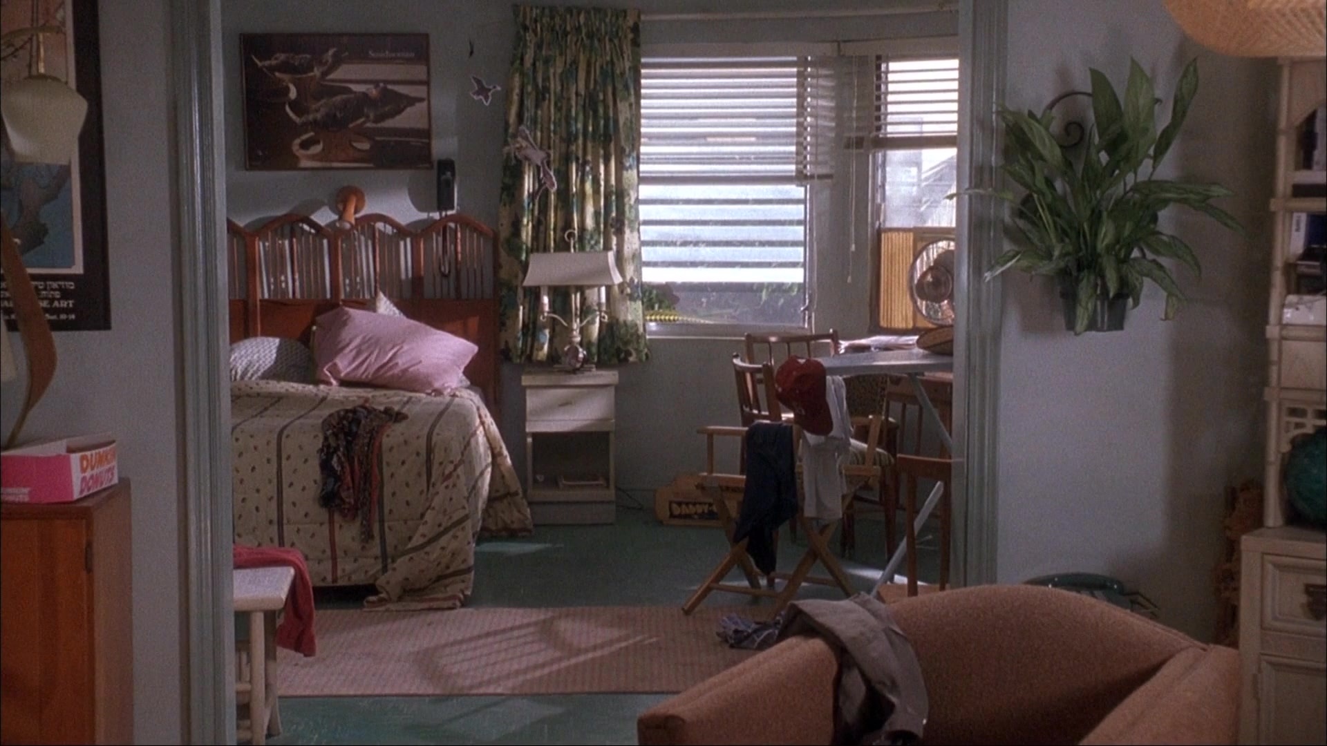 Ace Ventura: Pet Detective (1993), wide, 1.78:1 — film still