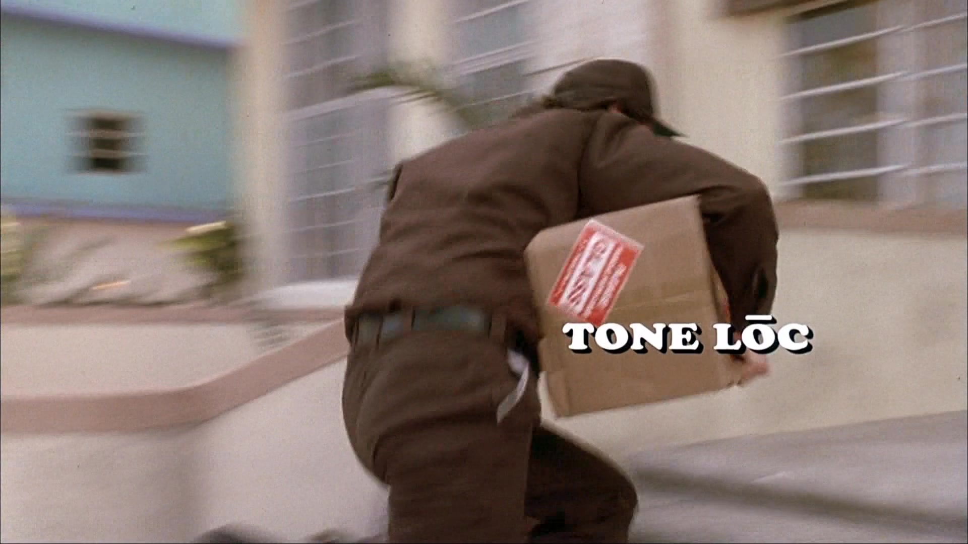 Ace Ventura: Pet Detective (1993), wide, 1.78:1 — film still