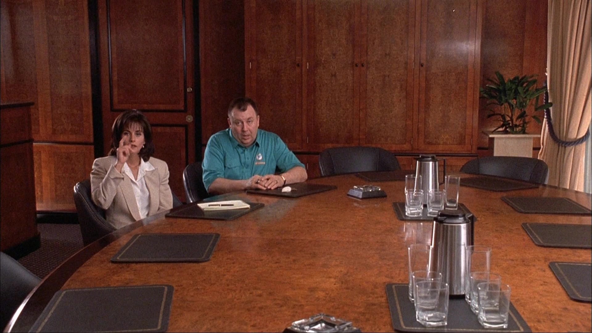 Ace Ventura: Pet Detective (1993), wide, 1.78:1 — film still