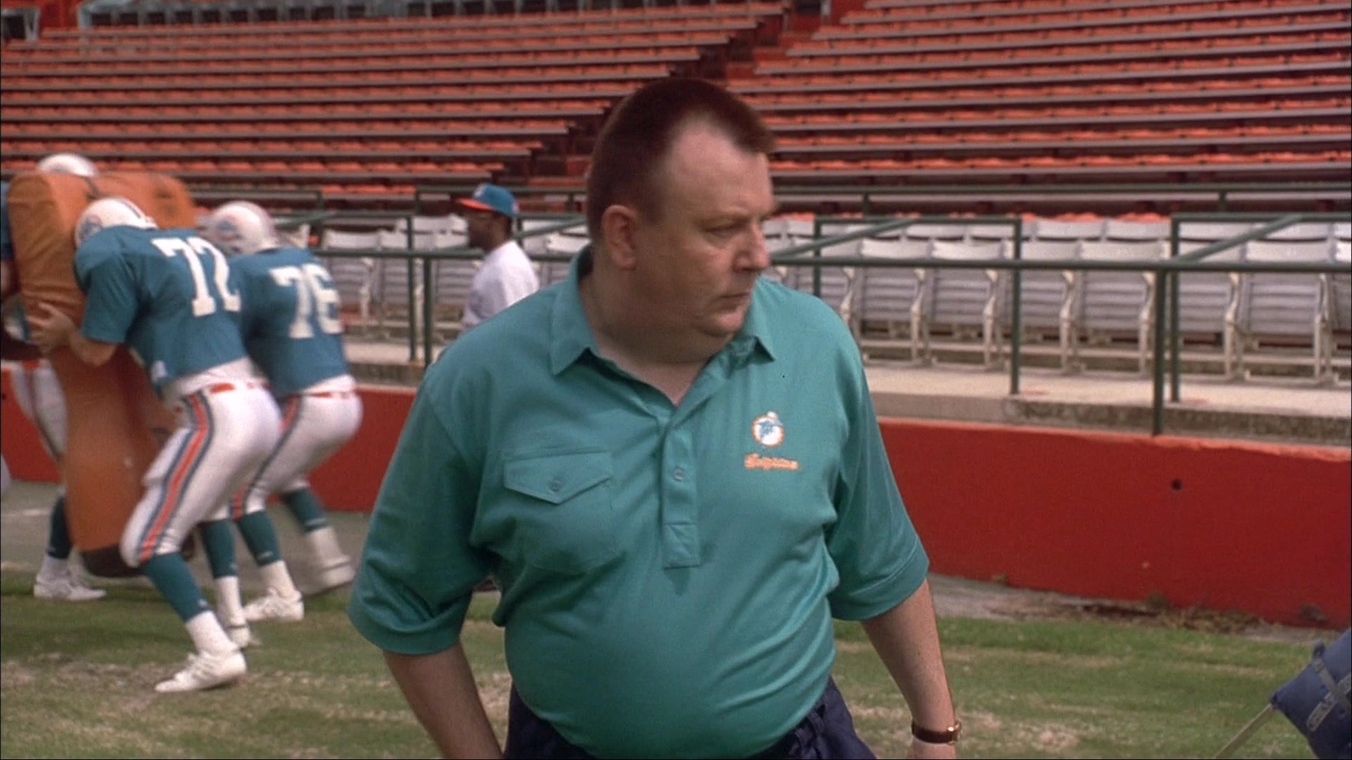 Ace Ventura: Pet Detective (1993), wide, 1.78:1 — film still