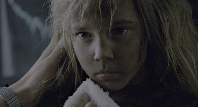 Wide shot frame from Aliens — hand, face, hair
