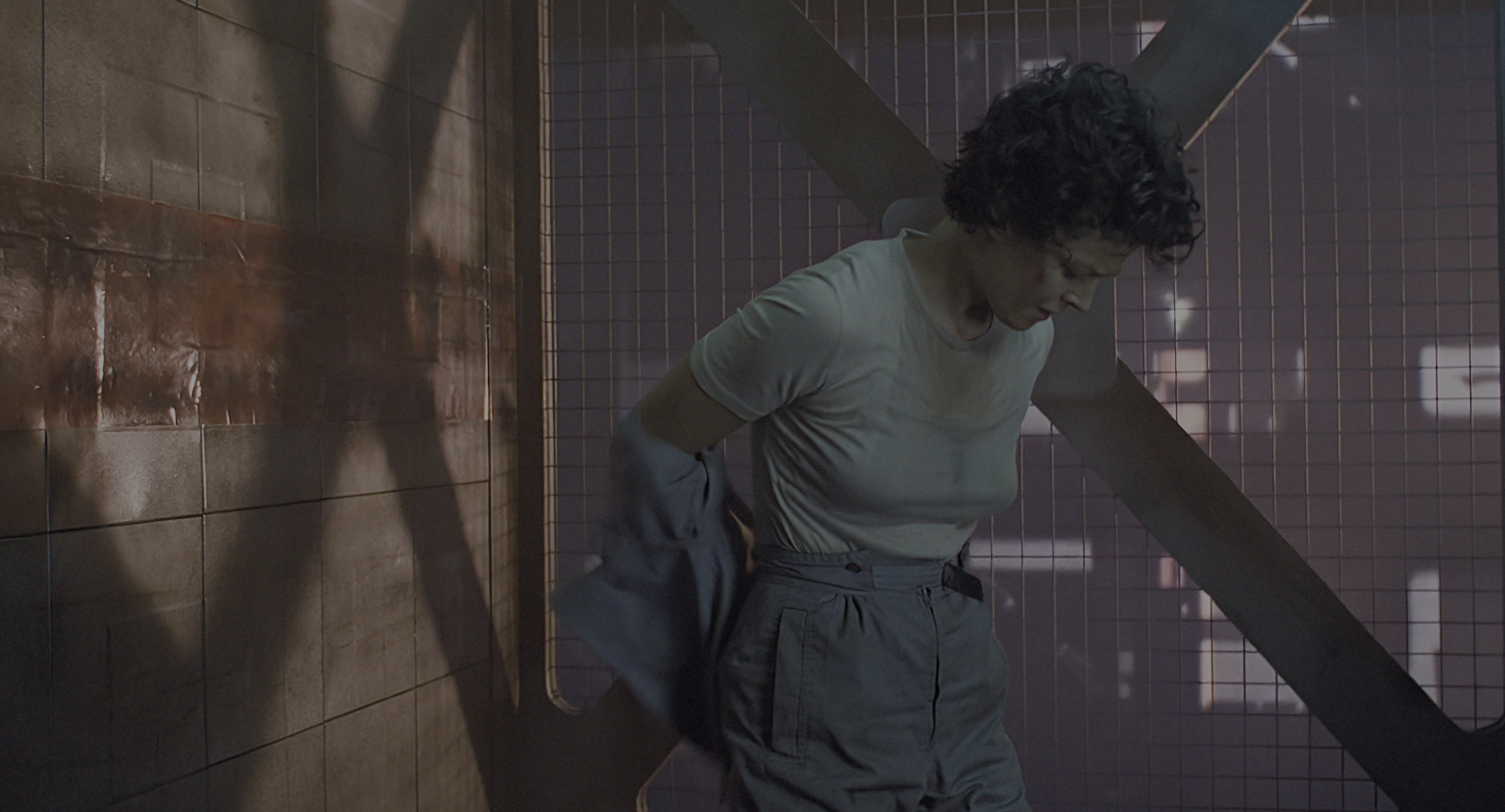 Aliens (1986), wide, 1.85:1 — film still