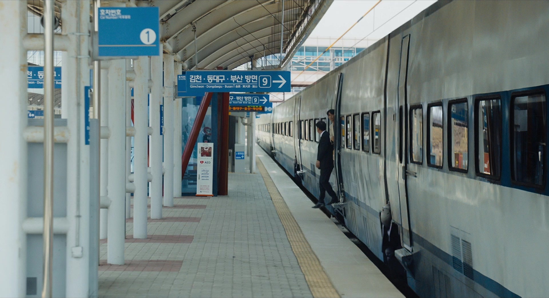 Busanhaeng (2016), wide, 1.84:1 — film still