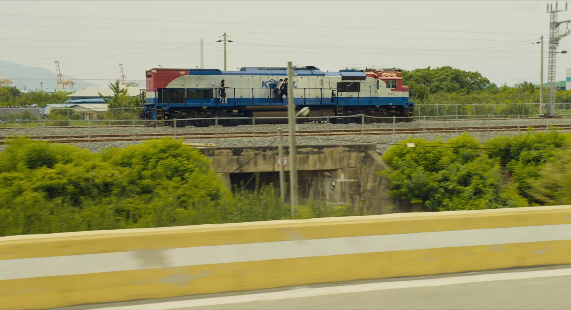 Busanhaeng (2016), wide, 1.84:1 — film still