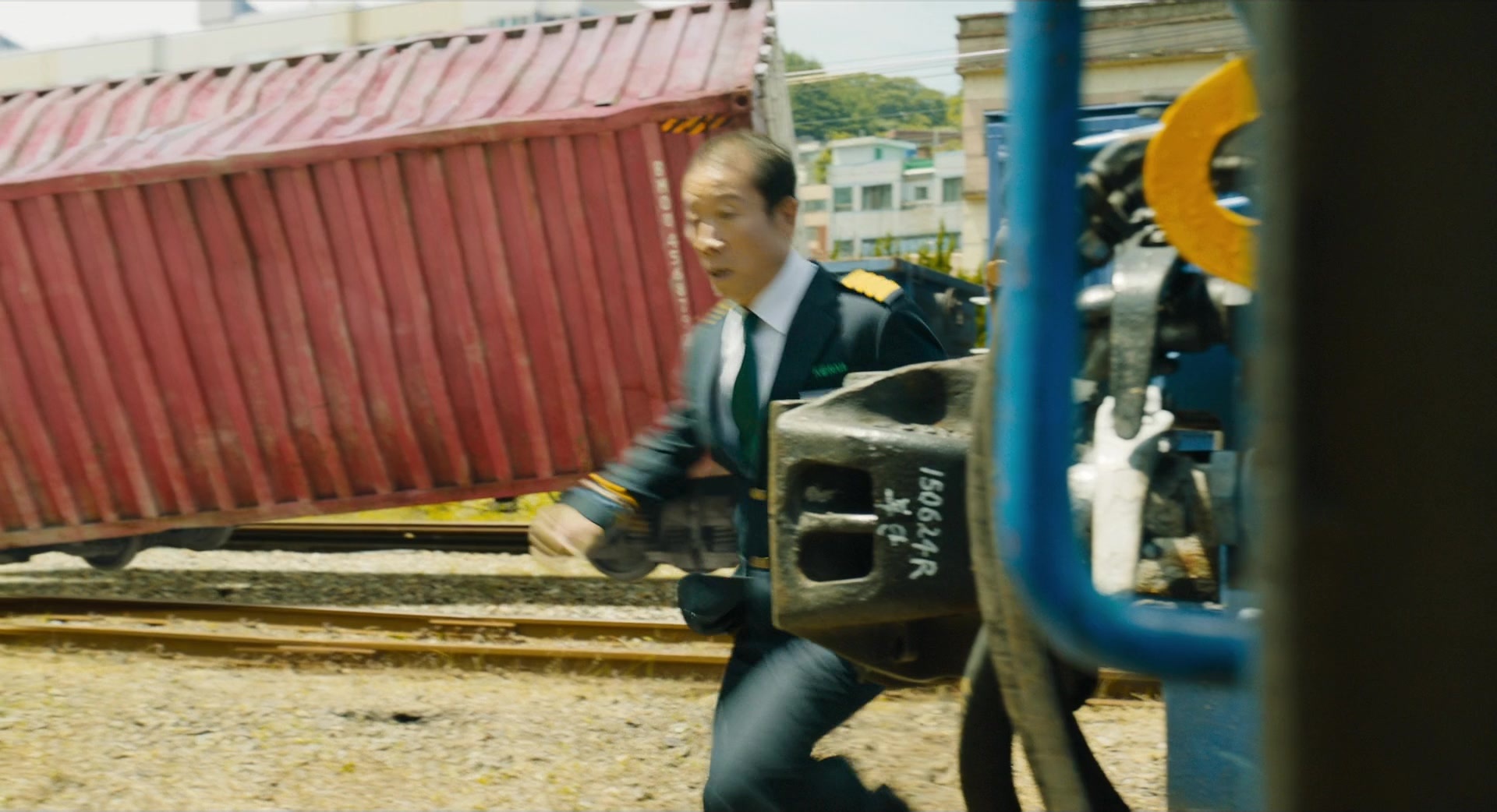 Busanhaeng (2016), wide, 1.84:1 — film still