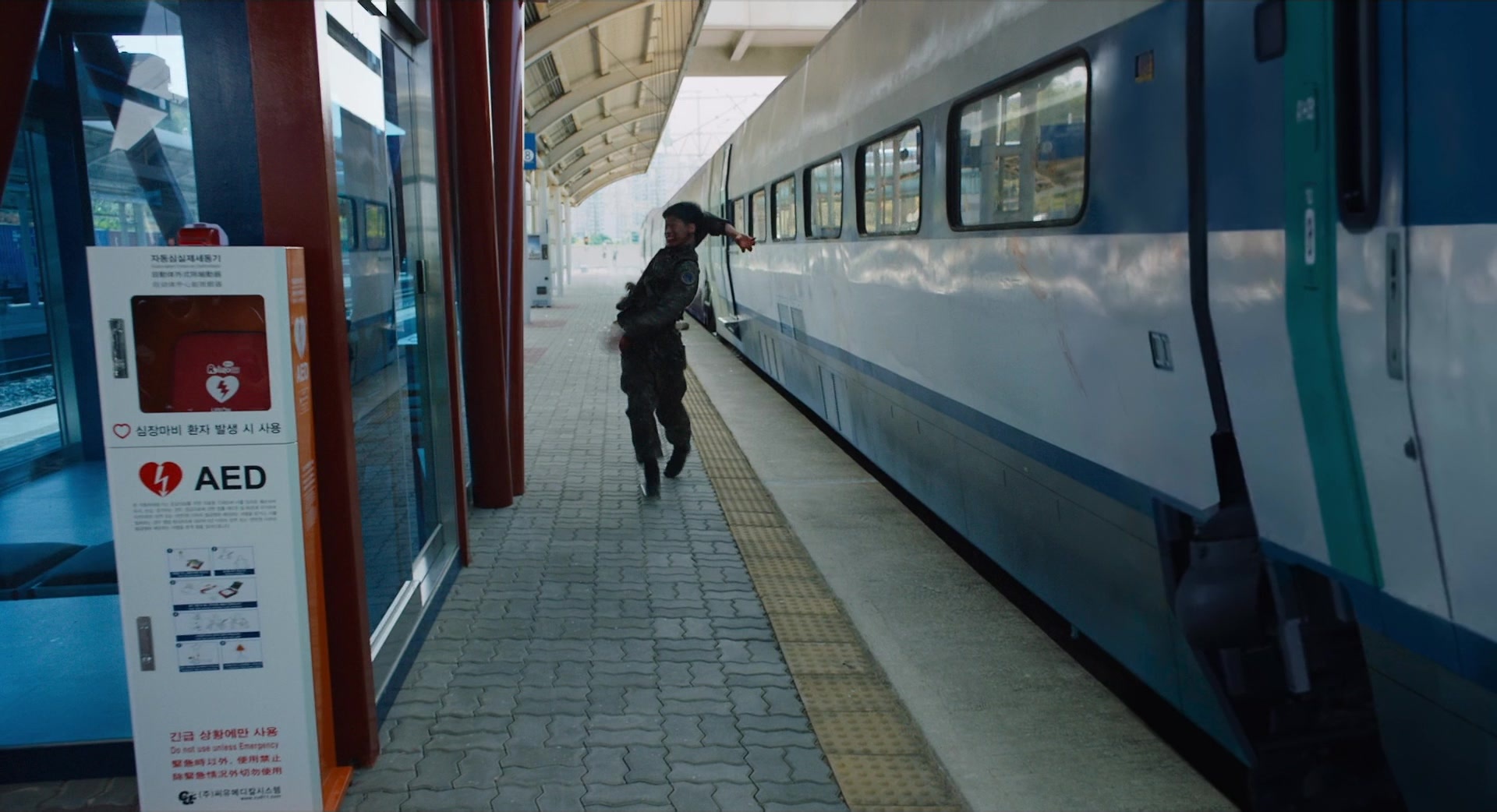 Busanhaeng (2016), wide, 1.84:1 — film still