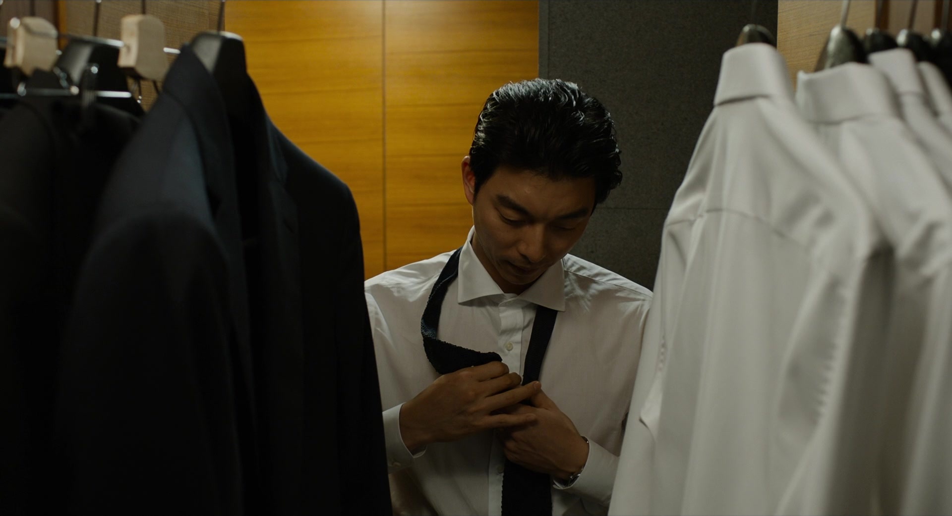 Busanhaeng (2016), wide, 1.84:1 — film still