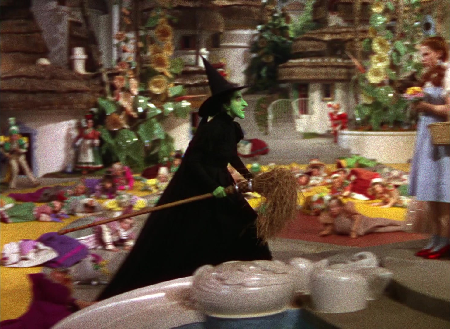 The Wizard of Oz (1939), wide, 1.37:1 — film still