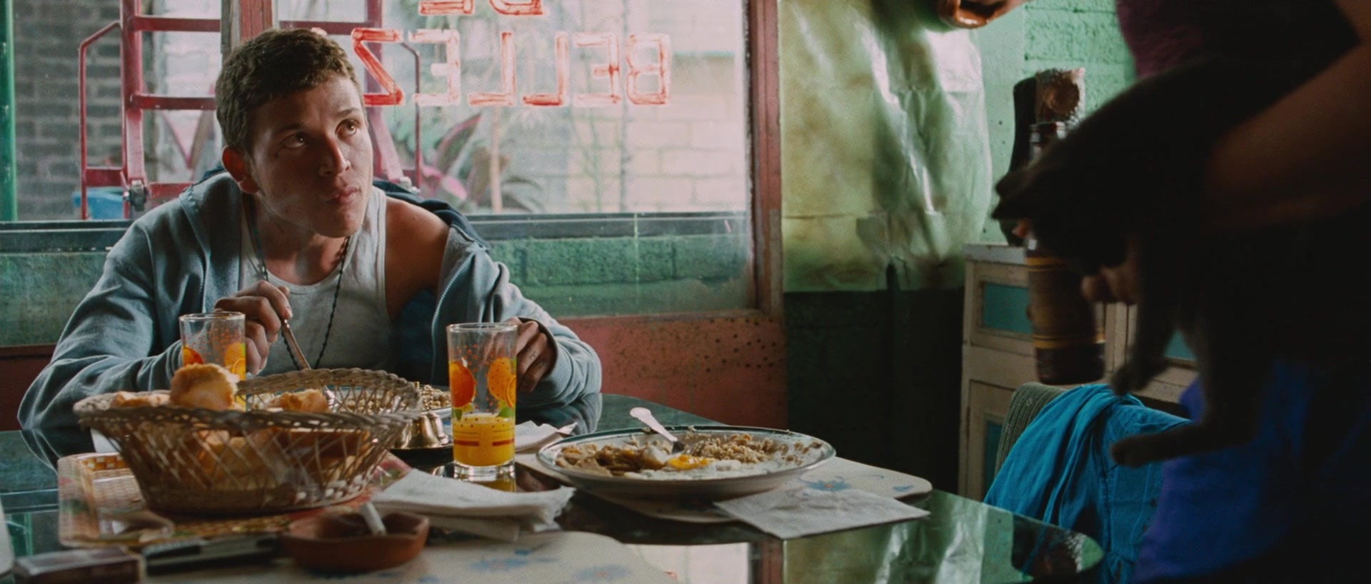 Sin nombre (2009), wide, 2.35:1 — film still