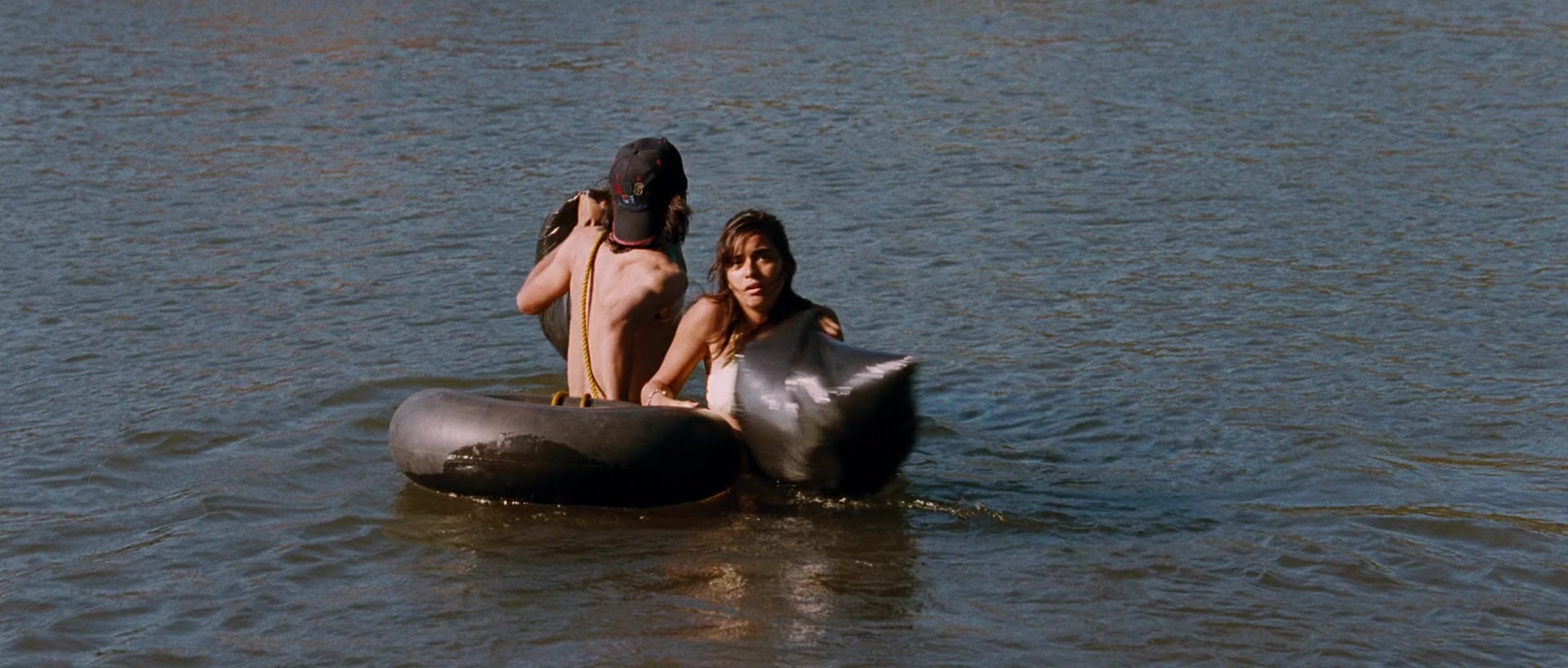 Sin nombre (2009), wide, 2.35:1 — film still