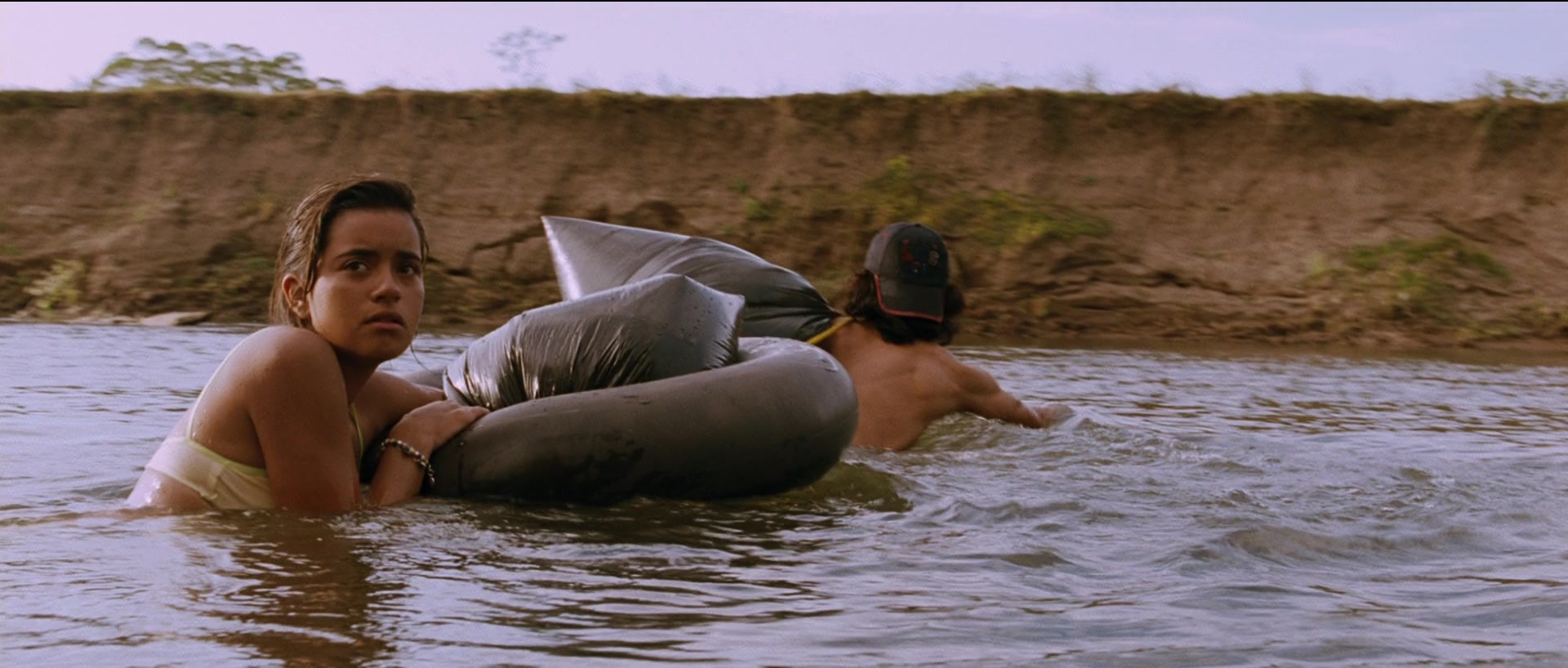 Sin nombre (2009), wide, 2.35:1 — film still