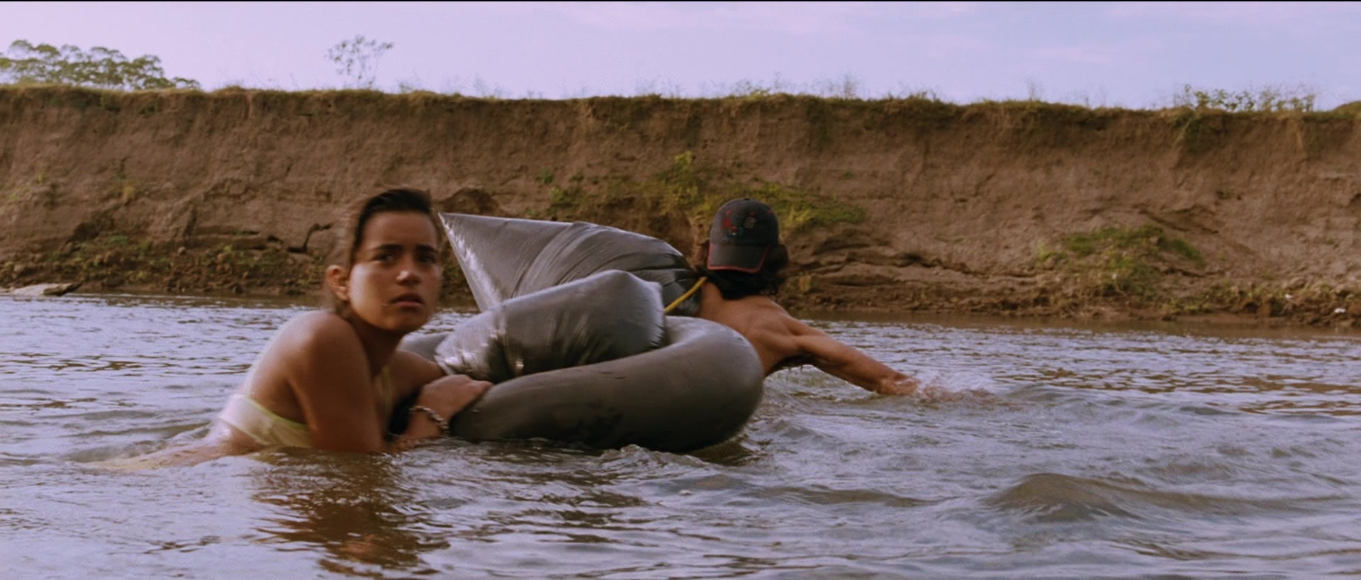 Sin nombre (2009), wide, 2.35:1 — film still