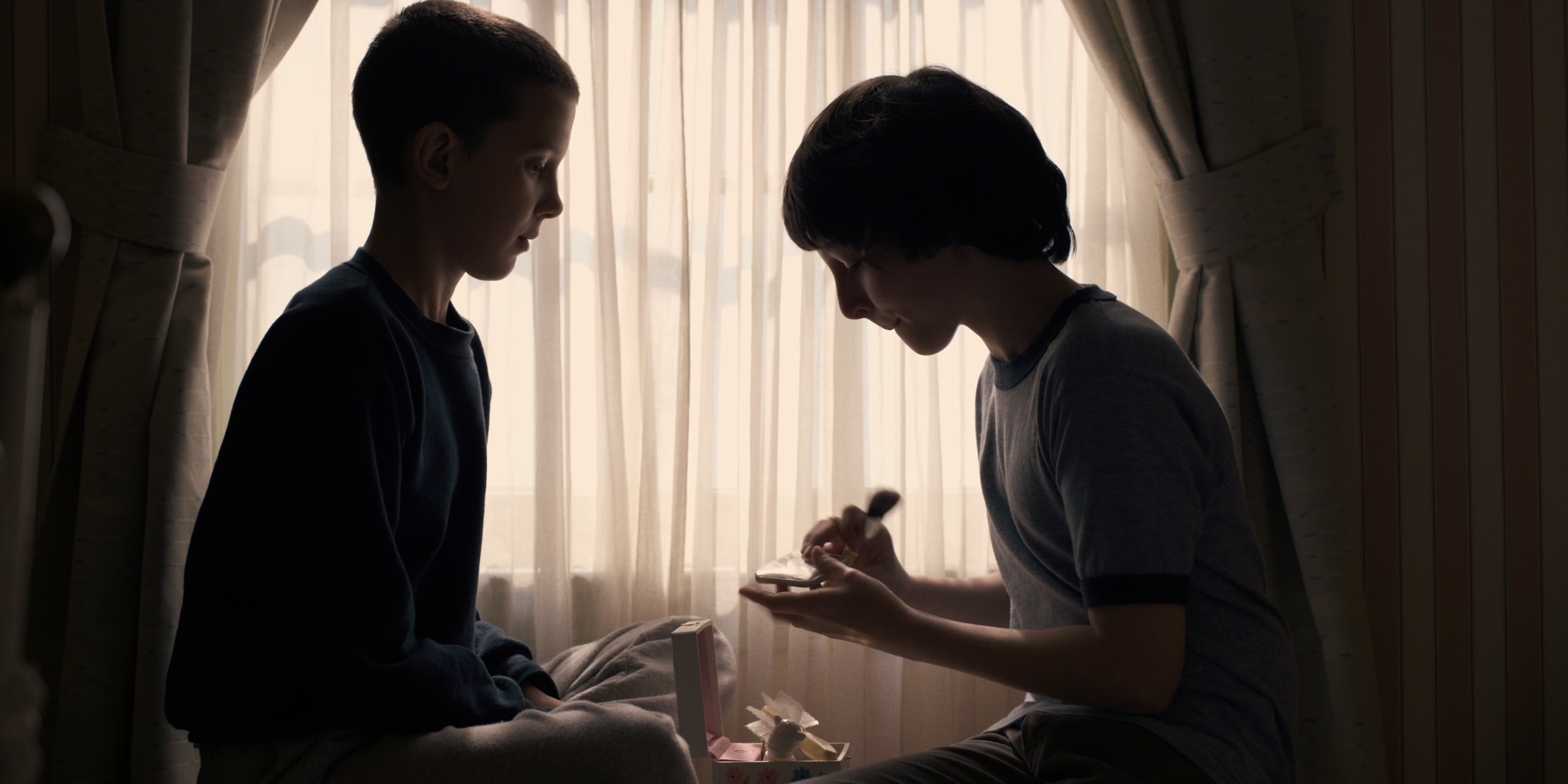 Stranger Things (2016), wide, 2.00:1 — film still