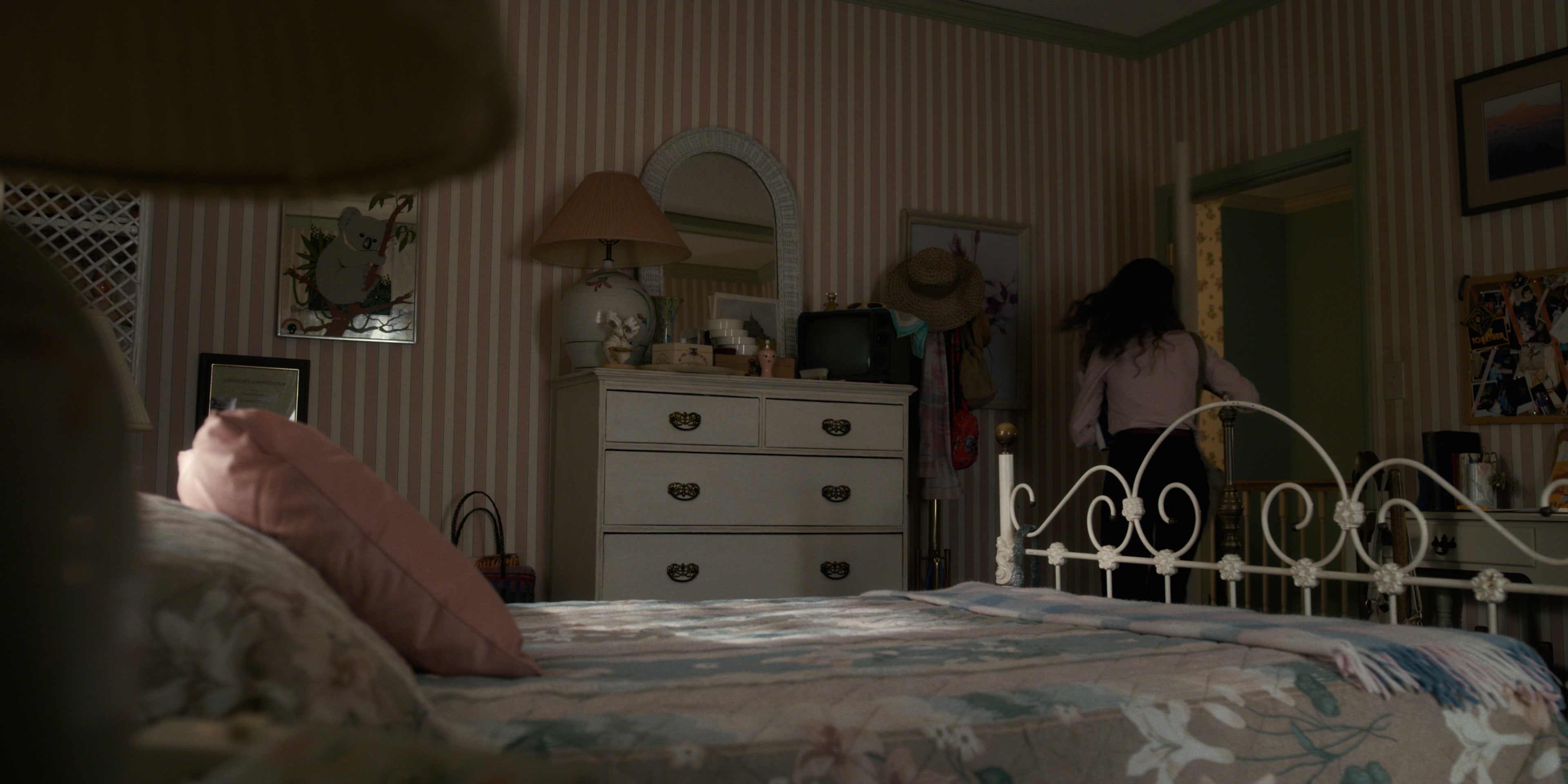 Stranger Things (2016), wide, 2.00:1 — film still