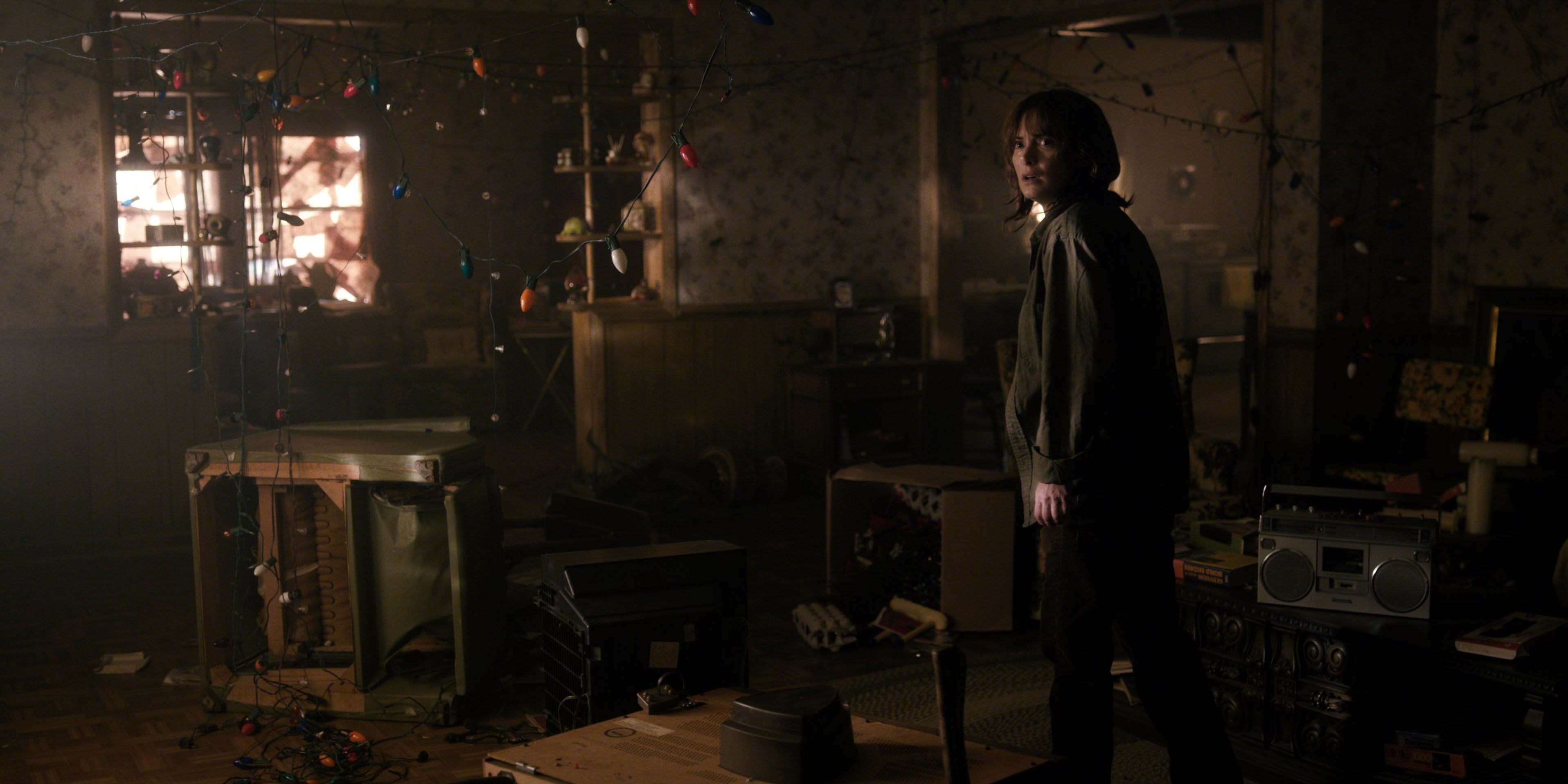 Stranger Things (2016), wide, 2.00:1 — film still