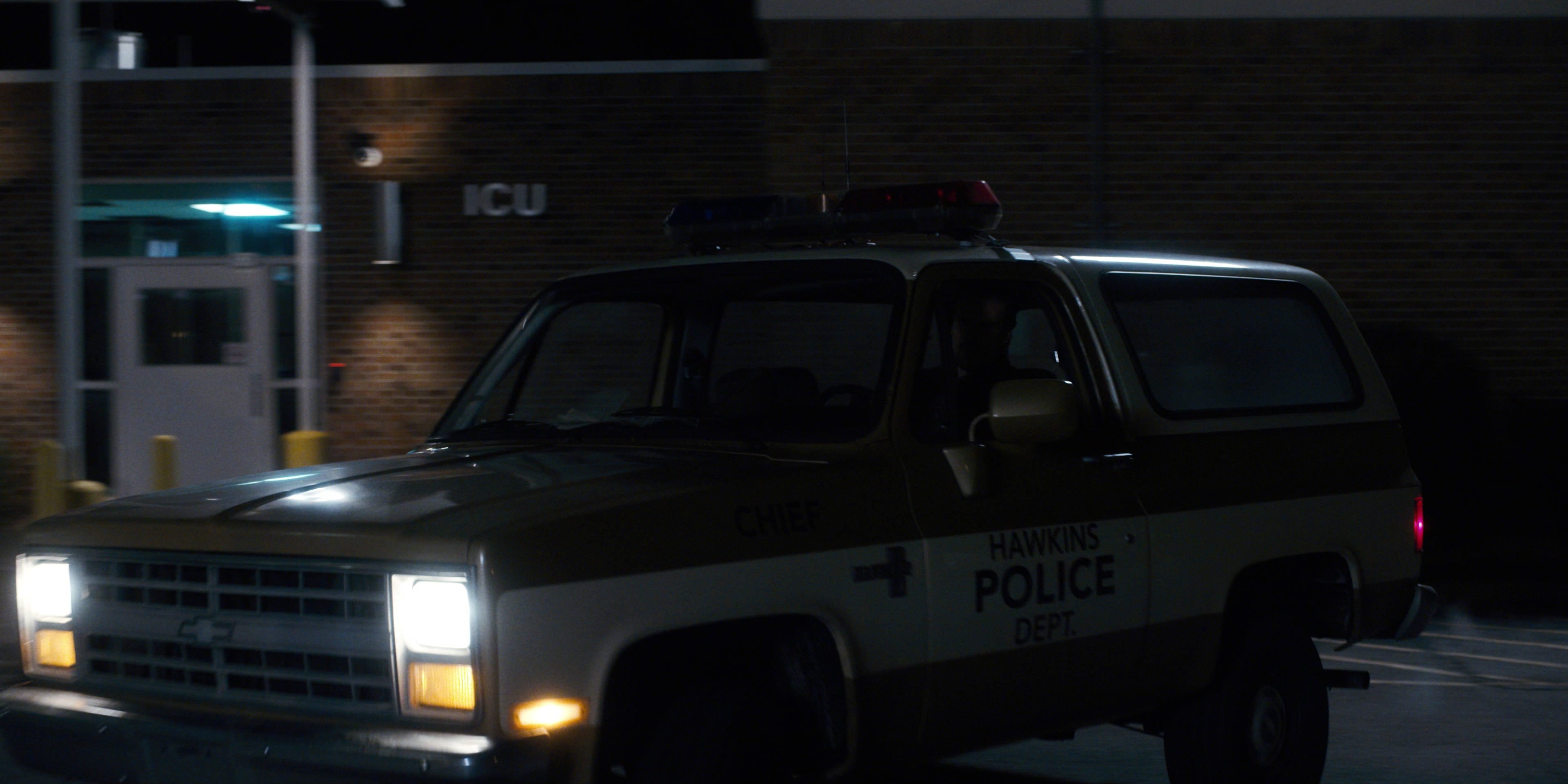 Stranger Things (2016), wide, 2.00:1 — film still