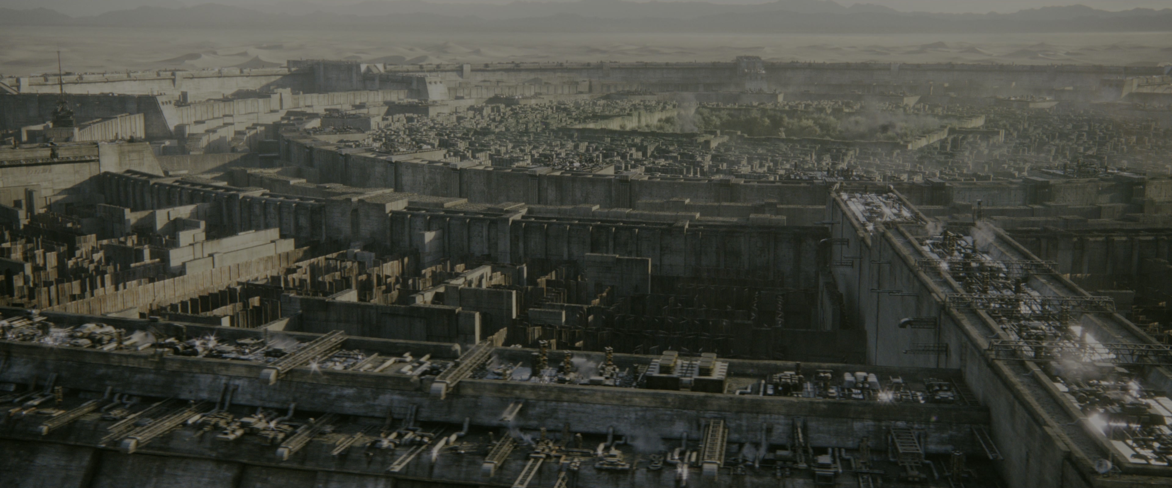 The Maze Runner (2014), wide, 2.40:1 — film still