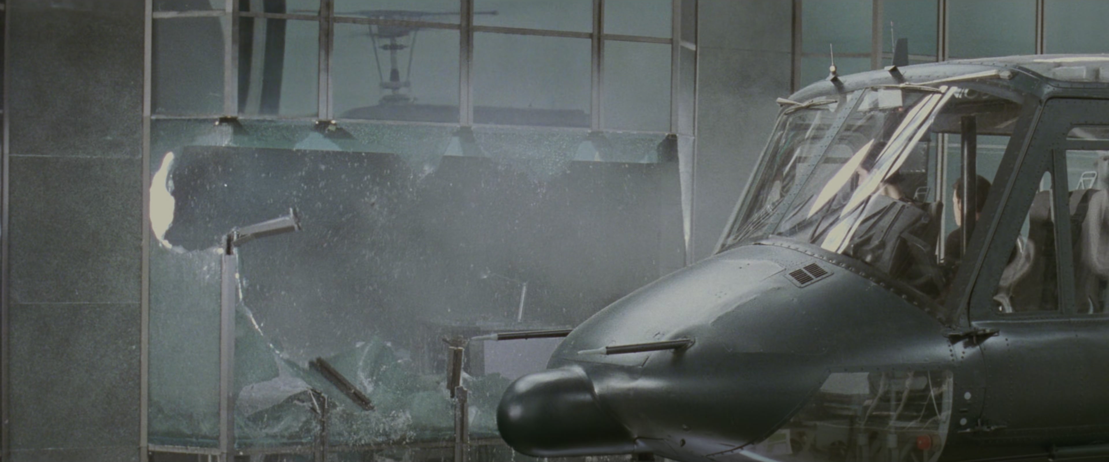 The Matrix (1999), unknown, 2.40:1 — film still