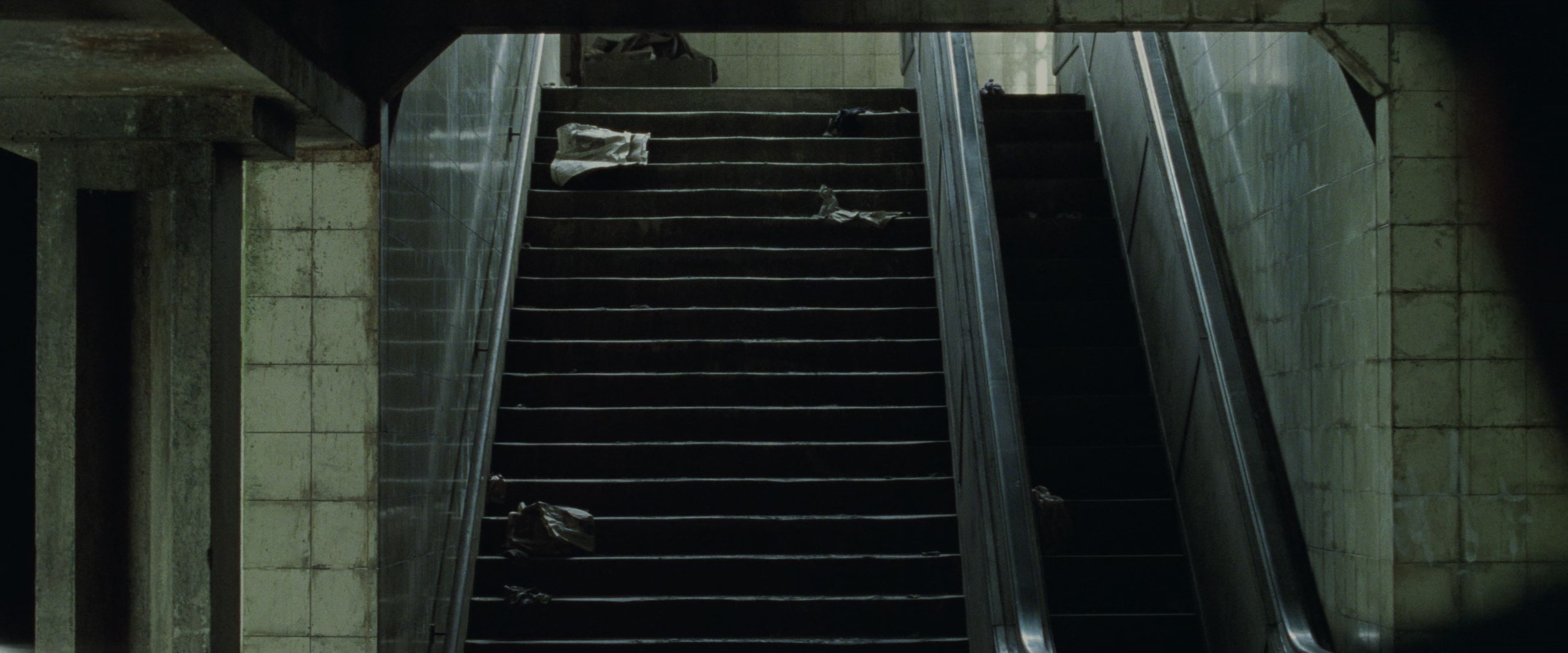 The Matrix (1999), wide, 2.40:1 — film still