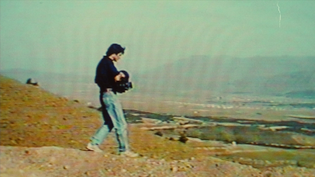 Wide shot frame from Ta'm e guilass — walking, hand, bag