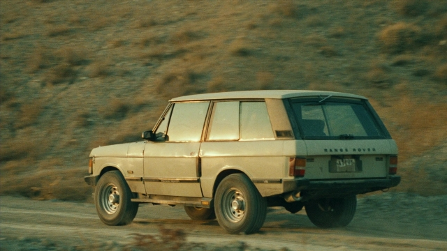 Wide shot frame from Ta'm e guilass — plate, street, car