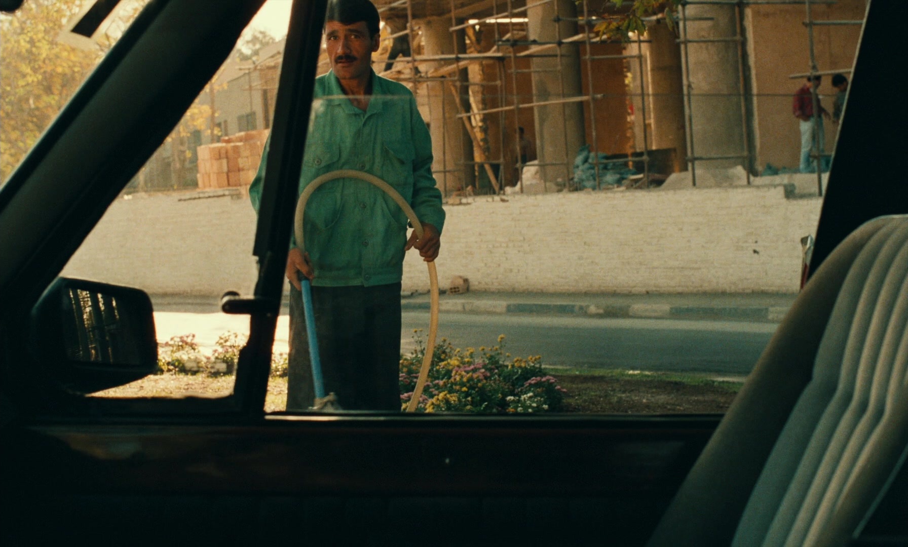 Ta'm e guilass (1997), wide, 1.66:1 — film still