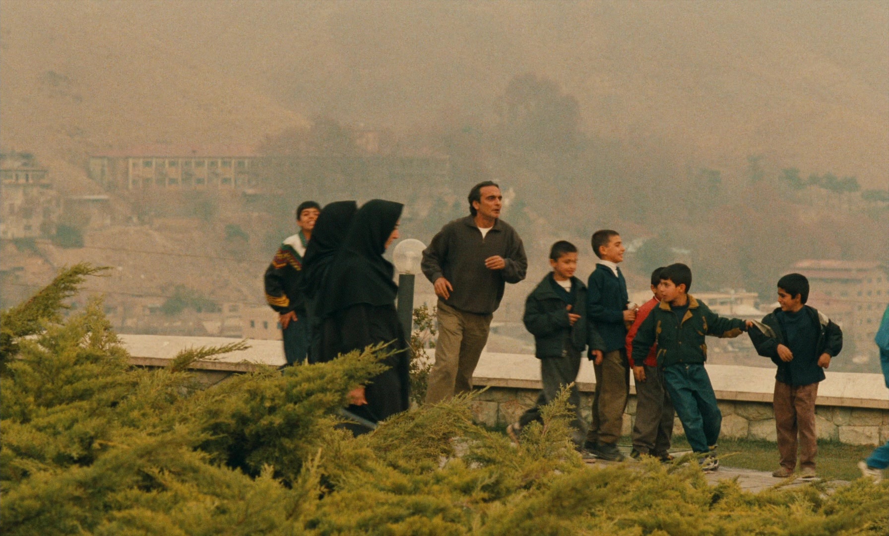 Ta'm e guilass (1997), wide, 1.66:1 — film still