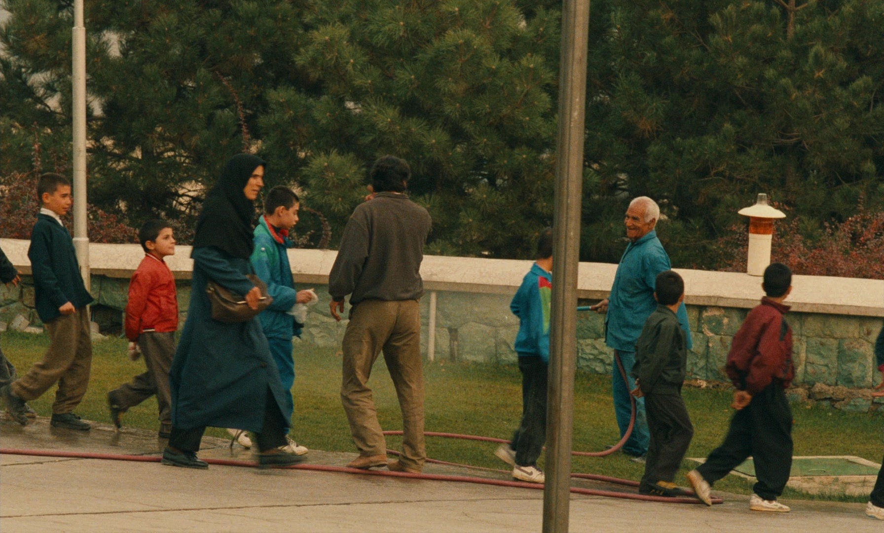 Ta'm e guilass (1997), wide, 1.66:1 — film still