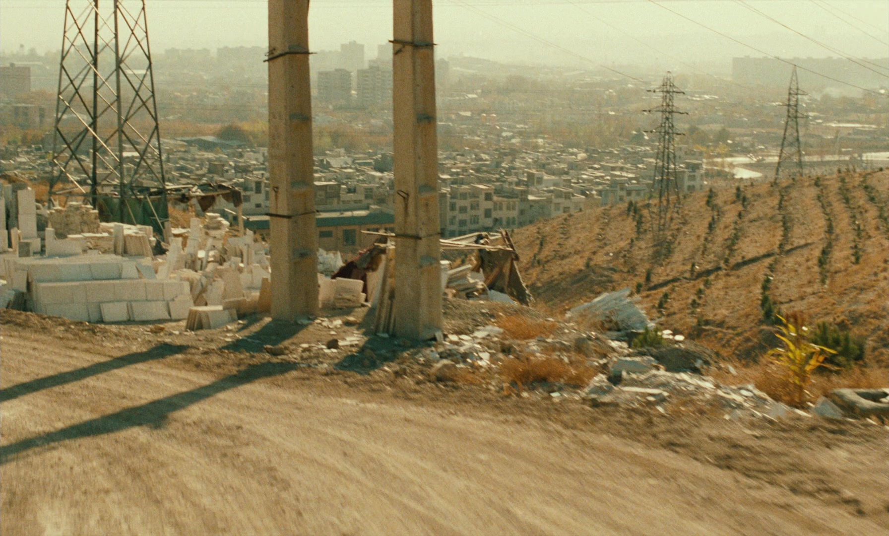 Ta'm e guilass (1997), wide, 1.66:1 — film still