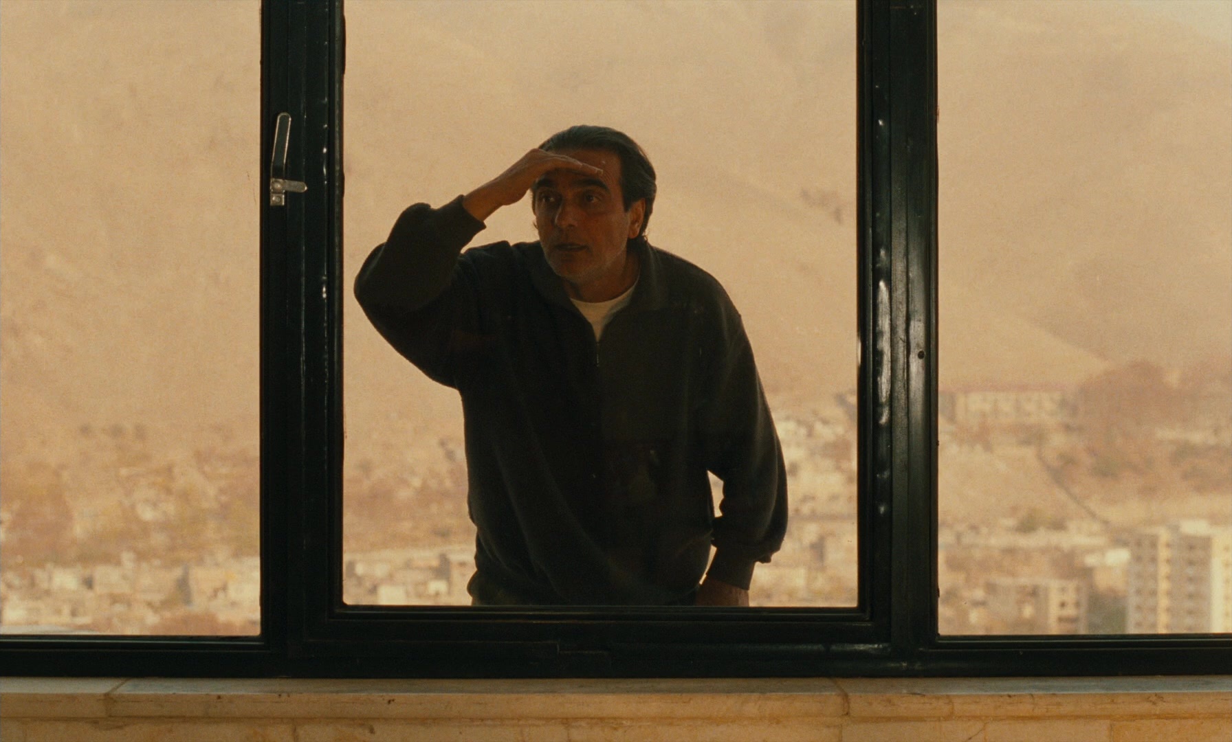 Ta'm e guilass (1997), wide, 1.66:1 — film still