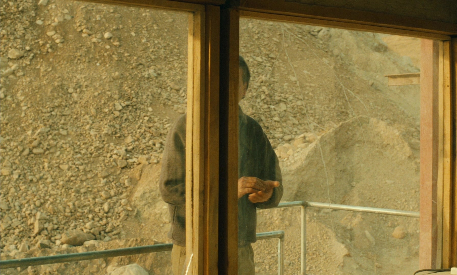 Ta'm e guilass (1997), wide, 1.66:1 — film still