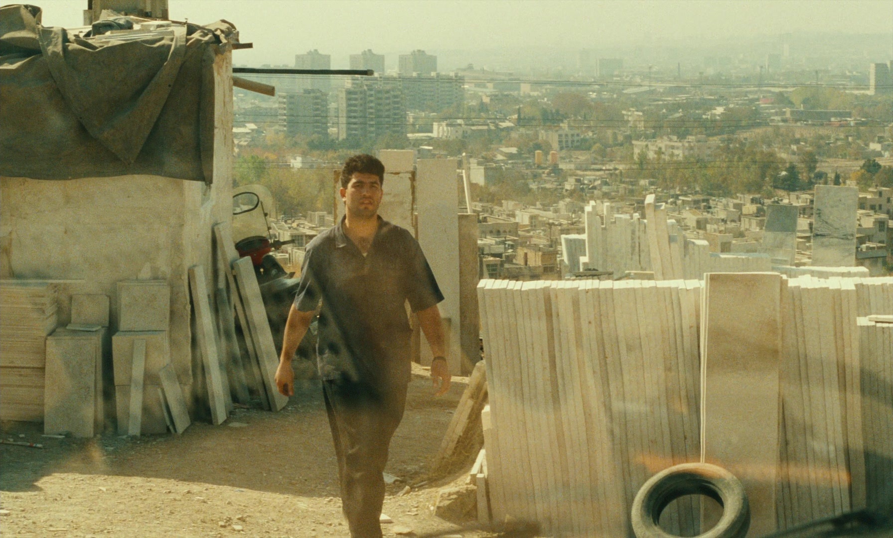 Ta'm e guilass (1997), wide, 1.66:1 — film still