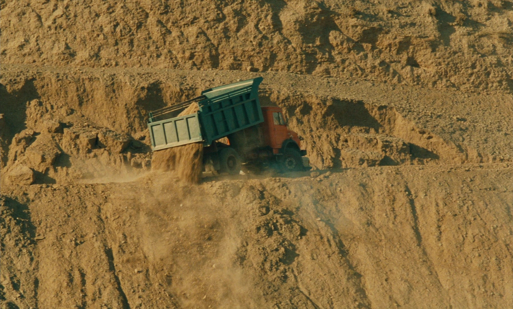 Ta'm e guilass (1997), wide, 1.66:1 — film still
